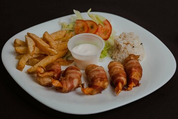 Camarones envueltos en tocino 