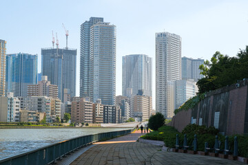 東京都中央区 隅田川テラスと月島、勝どきの高層マンション群