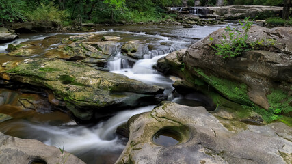Fototapeta premium Running water through rocks at Berea falls scenic area in Ohio.
