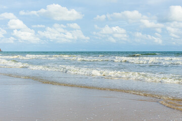 Fototapeta na wymiar Sea waves are splashing on the shore.