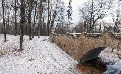 Ruin the bridge in the Alexandria park, frosty November day. The first snow.