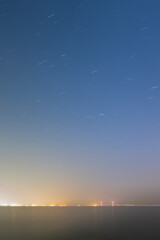 쏟아지는 별 빛과 밤하늘