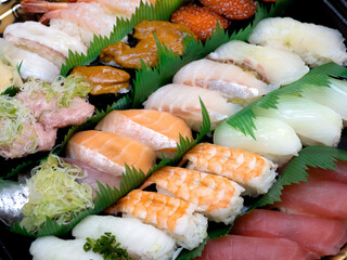 テイクアウト用のにぎり寿司