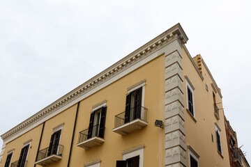 Fototapeta na wymiar Balcony on building in old city of Bari