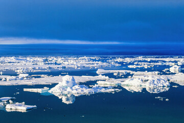 Drift ice on the sea in the arctic © Lars Johansson