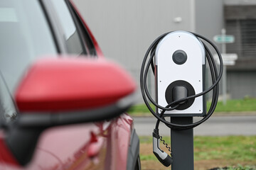 auto voiture electrique borne chargement rechargement environnement