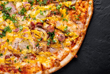 Pizza with Mozzarella cheese, backon, ham, tomato sauce, pepper, sausage