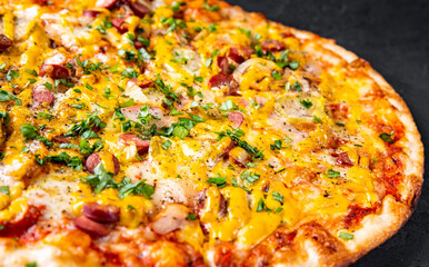 Pizza with Mozzarella cheese, backon, ham, tomato sauce, pepper, sausage