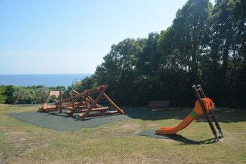 Columpios en parque infantil