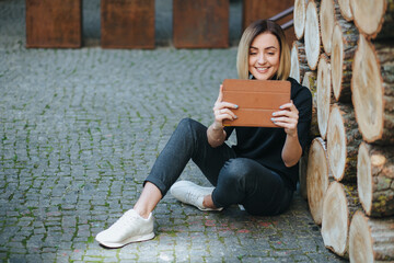 Fototapeta premium woman with smart tablet in wood cafe