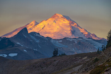 Fototapeta premium sunrise in the mountains