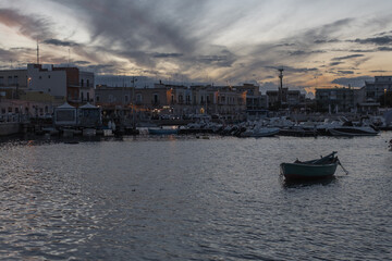 Zachód słońca, port Włochy
