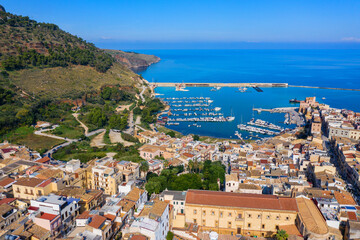 Naklejka premium Castellammare del Golfo town (Gulf of Castellammare) on Mediterranean Sea, Trapany, Sicily, Italy. The town of Castellammare del Golfo in the province of Trapani in Sicily Italy.