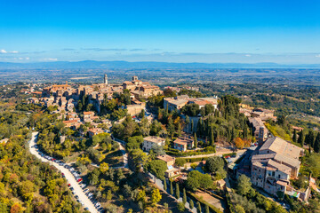 Obraz premium Village of Montepulciano with wonderful architecture and houses. A beautiful old town in Tuscany, Italy. Aerial view of the medieval town of Montepulciano, Italy
