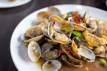 Fry clam with basil dish