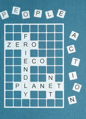 Mots croisés avec les mots Peuple, Action, Zéro, Net, Ecofriendly, Planète, Eco . Concept d'écologie sur une grille de mots croisés.