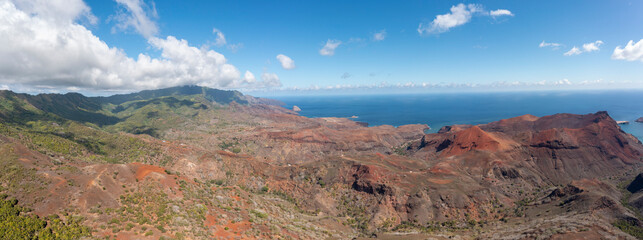 Vue aérienne et panoramic de l'ile de UA HUKA dans l'archipel des marquises en polynesie francaise 