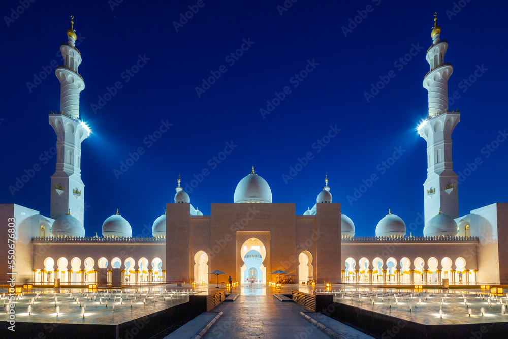 Wall mural Grand Mosque in Abu Dhabi at night, United Arab Emirates