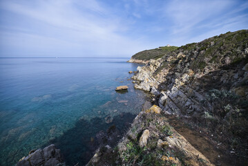 Fototapeta na wymiar Toskanische Küste im Herbst bei Baratti