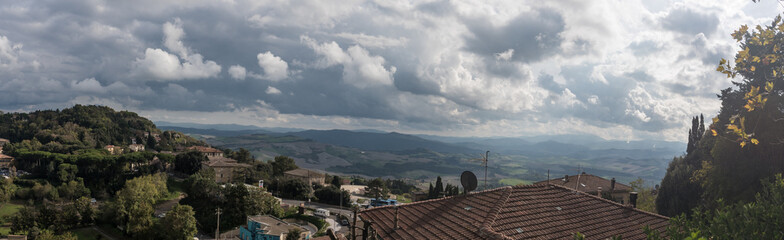 Fototapeta na wymiar Blick von Volterra in die Landschaft