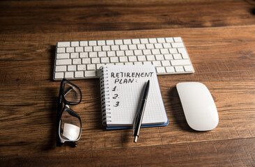 Notepad with Retirement plan and keyboard