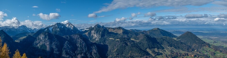 Bergpanorama im Herbst Rehleitenkopf über den Wendelstein bis zum Farrenpoint