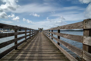 Obraz premium wooden bridge over lake