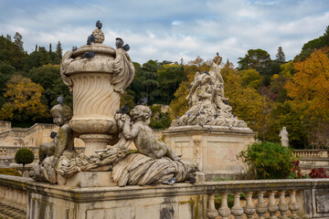 Fototapeta na wymiar Statue romaine d'une nymphe dans parc public en France