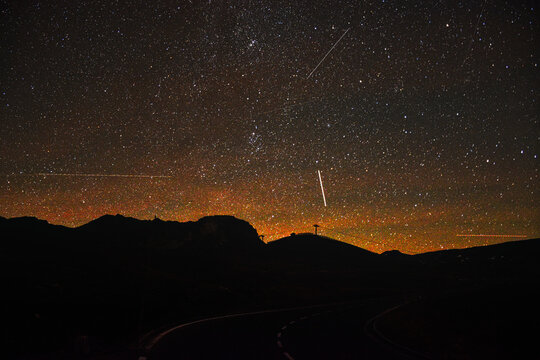 Himmel, Milchstra&szlig;e, Nacht, Sterne, Planeten, Satelliten, Starlink, Andromeda, Andromedanebel, Flugzeug, Leuchtspur, Sonne, Galaxie, Stern, Weltraum, Planeten, Lichtverschmutzung, Dunkel, Dunkelheit, 