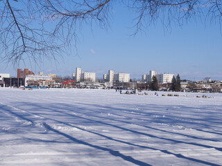 Obraz premium 雪が積もった公園