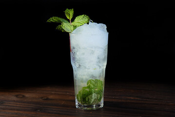 alcoholic drink citrus fruits refreshing gyn vodka mojito lime cocktail