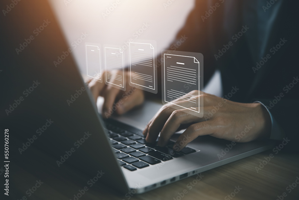 Aufkleber business people use computers to manage electronic documents the concept of efficient access to an o