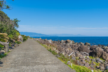 熱海の初島の海岸線の風景