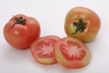 Fresh tomatoes, whole and sliced