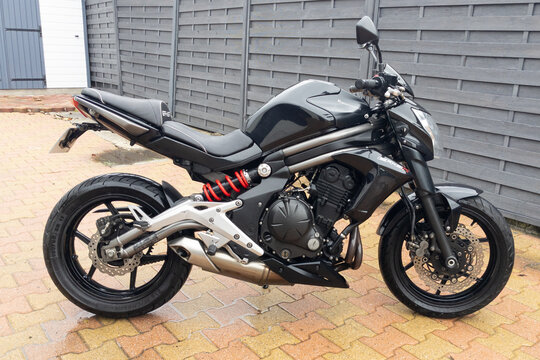 Kawasaki er6 n roadster black motorcycle parked outdoor