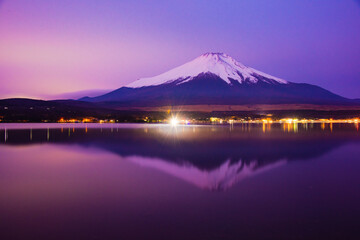 山中湖から夜景と富士山