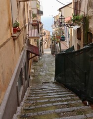Fototapeta na wymiar Pizzo Calabro - Vicolo del centro storico da Via San Francesco