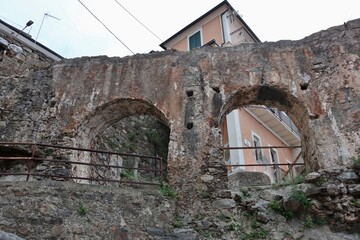 Fototapeta na wymiar Pizzo - Arcate in pietra in Via Mulini
