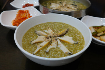 Porridge made with abalone topped with a lot of sesame