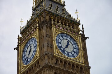 Closeup shot of the Big Ben clock with golden patterns and ornamental figures