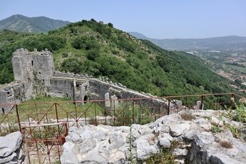 Fototapeta na wymiar Mercato San Severino - Panorama dall'alto di Castello Sanseverino