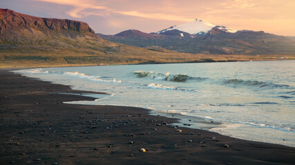 Fototapeta na wymiar Schwarzer Strand auf Island