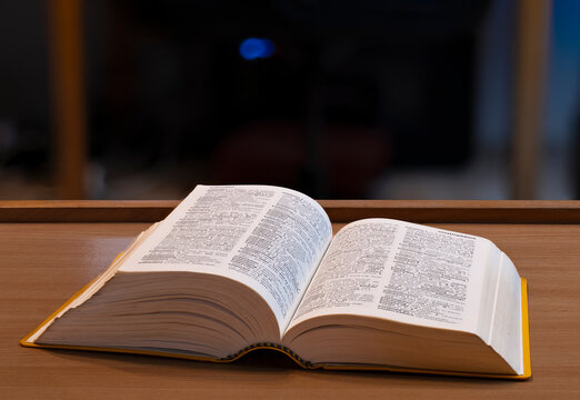 English German dictionary. Dictionary pages and items. German English translation, Education and learning foreign language. English learning resources and books. 