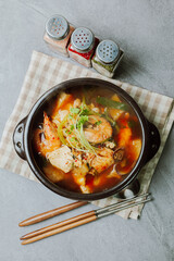 Spicy saengtae (fresh pollack) soup made with fresh pollack, bean curd, radish, crown daisy, and other vegetables and seasoned with red chili powder.