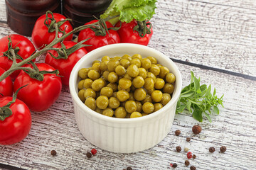 Canned sweet green peas conserve