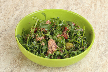 Salad with tuna and rucola