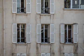 Fototapeta na wymiar old windows in the building
