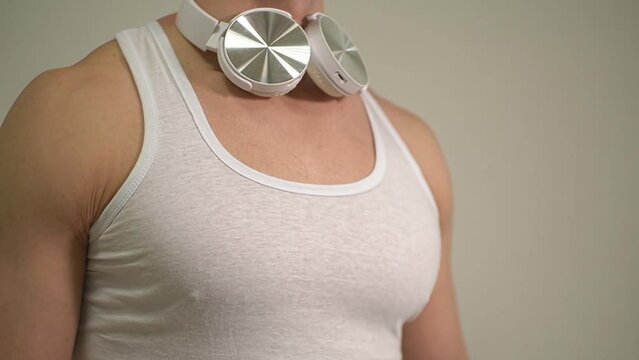 the man contracts the pectoral muscles. High-quality Full HD video recording. live video