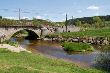 Petit pont et rivi&egrave;re