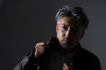 グレイヘア・男性